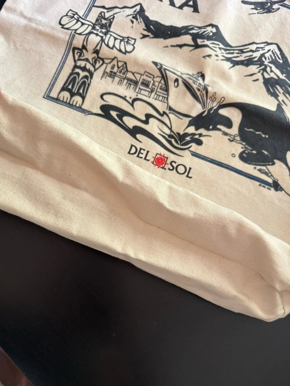 DEL SOL  Alaska large tote bag with black graphic. New without tags